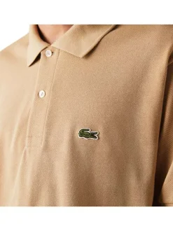Polo L1212 en piqué de coton beige avec logo brodé coupe droite et col boutonné