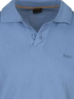 Polo manches courtes bleu en maille piquée à coupe droite avec un col à revers