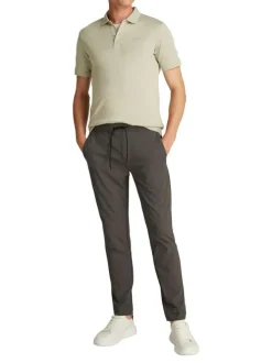 Polo à manches courtes en coton beige uni avec une coupe ajustée