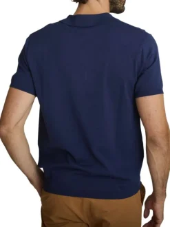Polo marine à coupe droite pourvu d'un col boutonné et de manches courtes