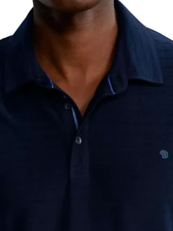 Polo marine à rayures pourvu de manches courtes et d'un col boutonné