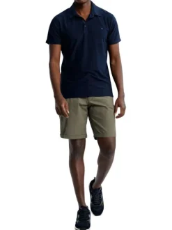 Polo marine à rayures pourvu de manches courtes et d'un col boutonné