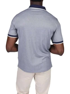 Polo marine uni avec une coupe droite à col à revers et des manches courtes