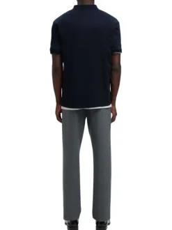 Polo marine uni avec une coupe droite et un col à revers boutonné