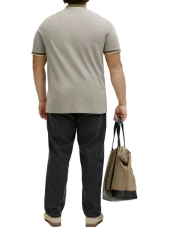 Polo olive uni avec une coupe droite et un col boutonné à manches courtes