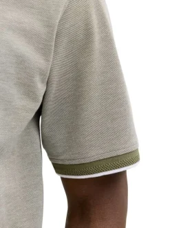 Polo olive uni avec une coupe droite et un col boutonné à manches courtes