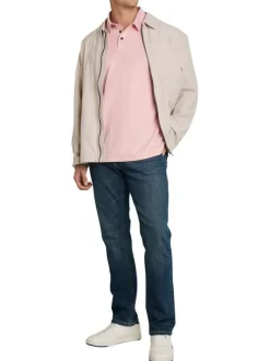 Polo rose uni pourvu de manches courtes et d'un col boutonné