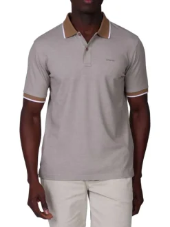 Polo taupe à coupe droite pourvu d'un col boutonné et de manches courtes