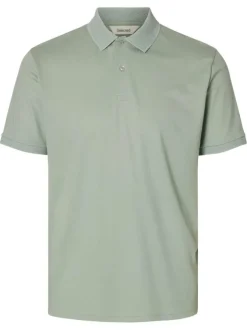 Polo vert d'eau uni avec une coupe droite et des manches courtes