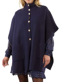 Poncho marine en maille fine avec des boutons dorés et 2 poches plaquées