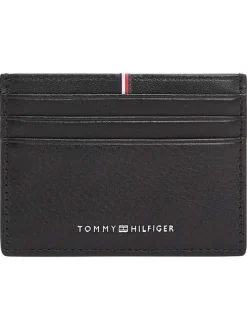 Porte-cartes en cuir noir aspect grainé pourvu du nom de la marque