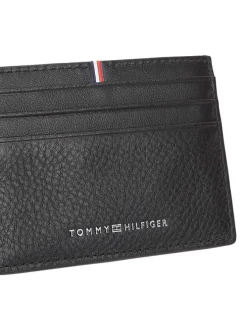 Porte-cartes en cuir noir aspect grainé pourvu du nom de la marque