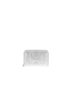 Portefeuille argent imprimé au nom de la marque avec une fermeture zippée