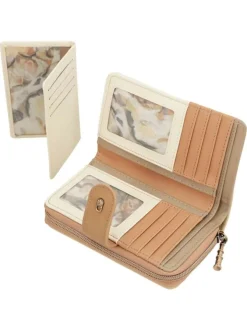 Portefeuille beige imprimé avec une fermeture zippée et un rabat à pression
