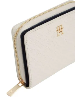 Portefeuille écru pourvu d'une fermeture zippée et du logo de la marque