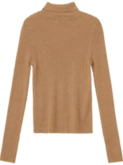 Pull camel en maille côtelée avec une coupe ajustée et un col roulé