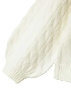 Pull écru en maille tricotée pourvu d'un col montant effet côtelé