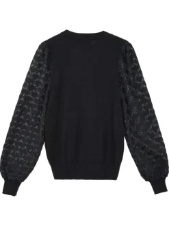 Pull noir uni en maille ajourée avec une coupe droite et un col rond