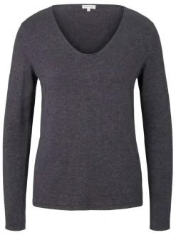 Pull anthracite uni avec un col v et des manches longues