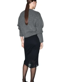 Pull anthracite uni pourvu d'un col rond et de manches longues