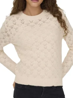 Pull beige en maille ajourée pourvu d'un col rond et de manches longues
