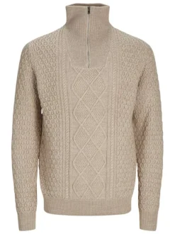 Pull beige en point perles à coupe droite col camionneur et à manches longues