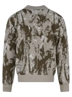 Pull beige imprimé avec une coupe droite à col rond et des manches longues