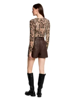 Pull beige imprimé python avec une coupe droite à col v et des manches longues