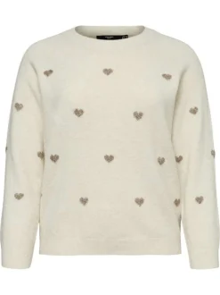 Pull beige motifs coeur avec un col rond et des manches longues