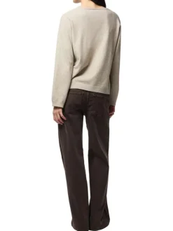 Pull beige uni avec une coupe droite et des manches longues