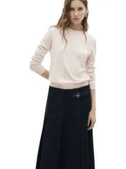 Pull beige uni avec une coupe droite et un col rond à manches longues