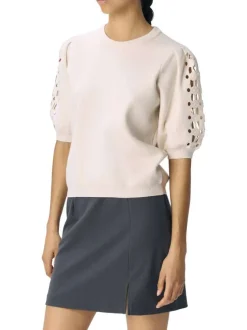 Pull beige uni à coupe droite avec un col rond et des manches courtes