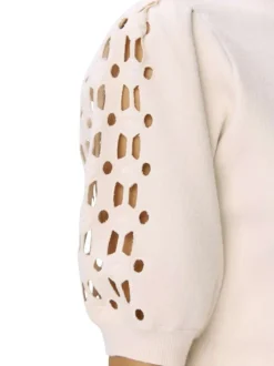 Pull beige uni à coupe droite avec un col rond et des manches courtes
