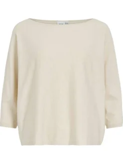 Pull beige uni doux avec une coupe droite et un col bateau