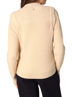 Pull beige uni en maille côtelée avec des boutons décoratifs et un col montant