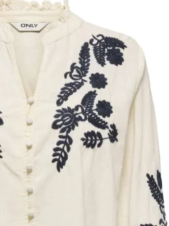 Pull beige uni pourvu de manches longues et d'une coupe droite