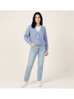 Pull beige uni pourvu de manches longues et d'une coupe droite