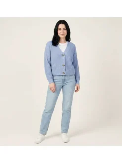 Pull beige uni pourvu de manches longues et d'une coupe droite