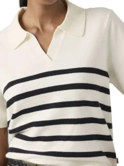 Pull blanc et noir à rayures pourvu d'un col polo et de manches courtes