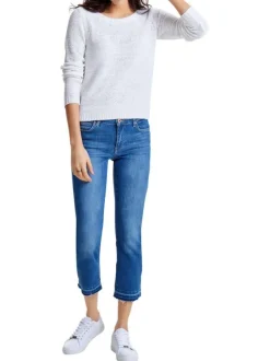 Pull blanc uni coupe droite avec un col rond et des manches longues