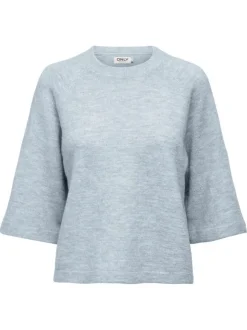 Pull bleu clair uni à coupe droite avec un col rond et des manches 3/4