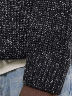 Pull bleu marine en maille tricotée avec une coupe droite et un col rond