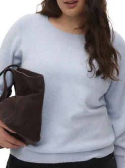 Pull bleu uni avec une coupe droite et des manches longues