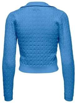 Pull bleu uni en maille structurée avec une coupe droite et un col v à revers