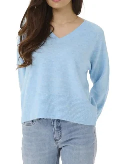 Pull bleu uni pourvu d'une coupe ajustée et de manches longues