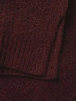 Pull bordeaux uni en maille avec une coupe oversize et un col rond
