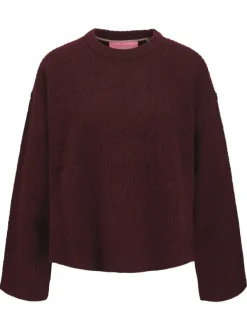 Pull bordeaux uni en maille avec une coupe oversize et un col rond
