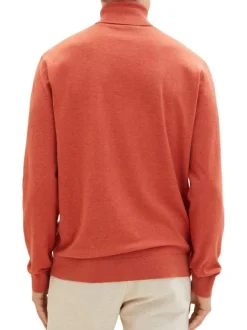 Pull brique chiné à coupe droite col roulé et à manches longues