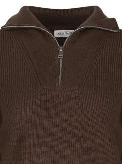 Pull brun uni à coupe droite avec un col camionneur et des manches longues