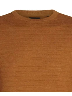 Pull brun uni coupe droite avec un col rond et petit patch d'authentification